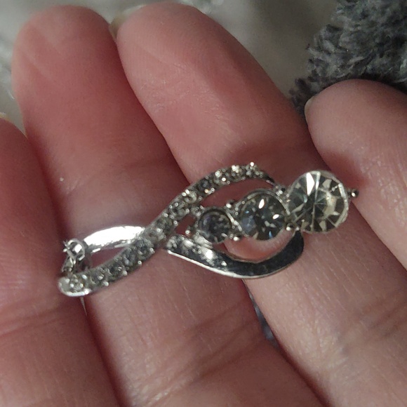 Music Cleft Rhinestone Pendant - Picture 2 of 3